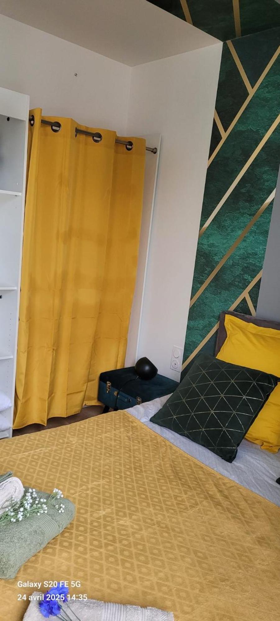 Les Volets Bleus - Deux Appartements Et Un Studio, Jardin 博格斯 外观 照片